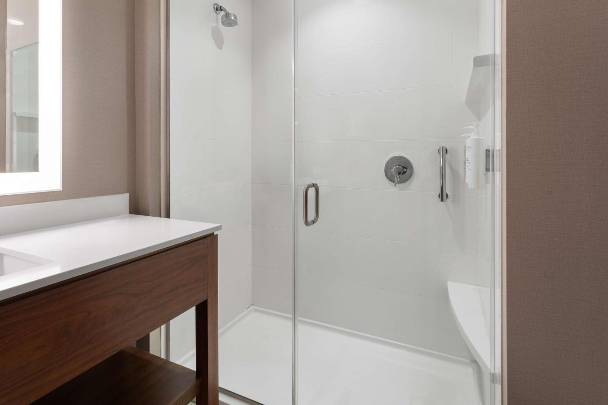 Hampton Inn By Hilton Nashville Airport Century Place Eksteriør billede