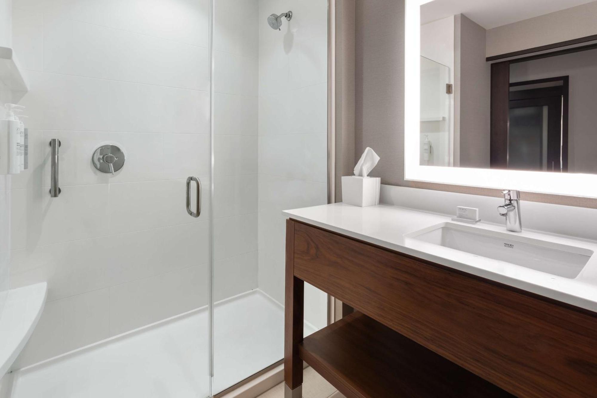 Hampton Inn By Hilton Nashville Airport Century Place Eksteriør billede