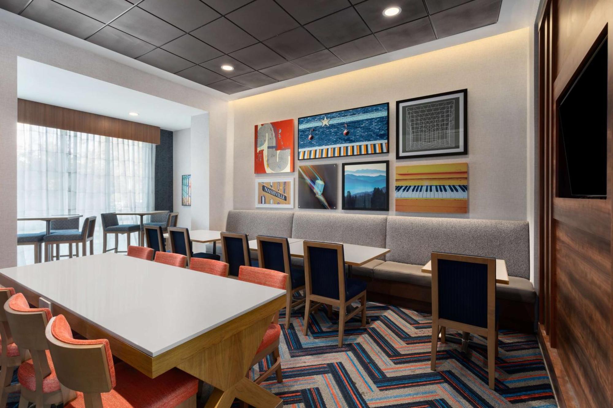 Hampton Inn By Hilton Nashville Airport Century Place Eksteriør billede