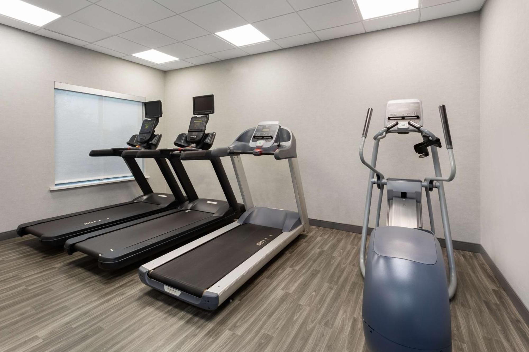 Hampton Inn By Hilton Nashville Airport Century Place Eksteriør billede
