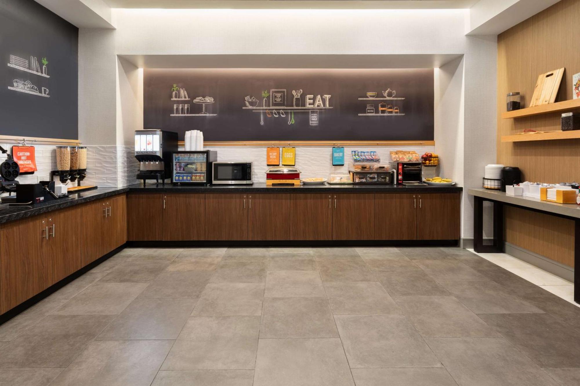 Hampton Inn By Hilton Nashville Airport Century Place Eksteriør billede