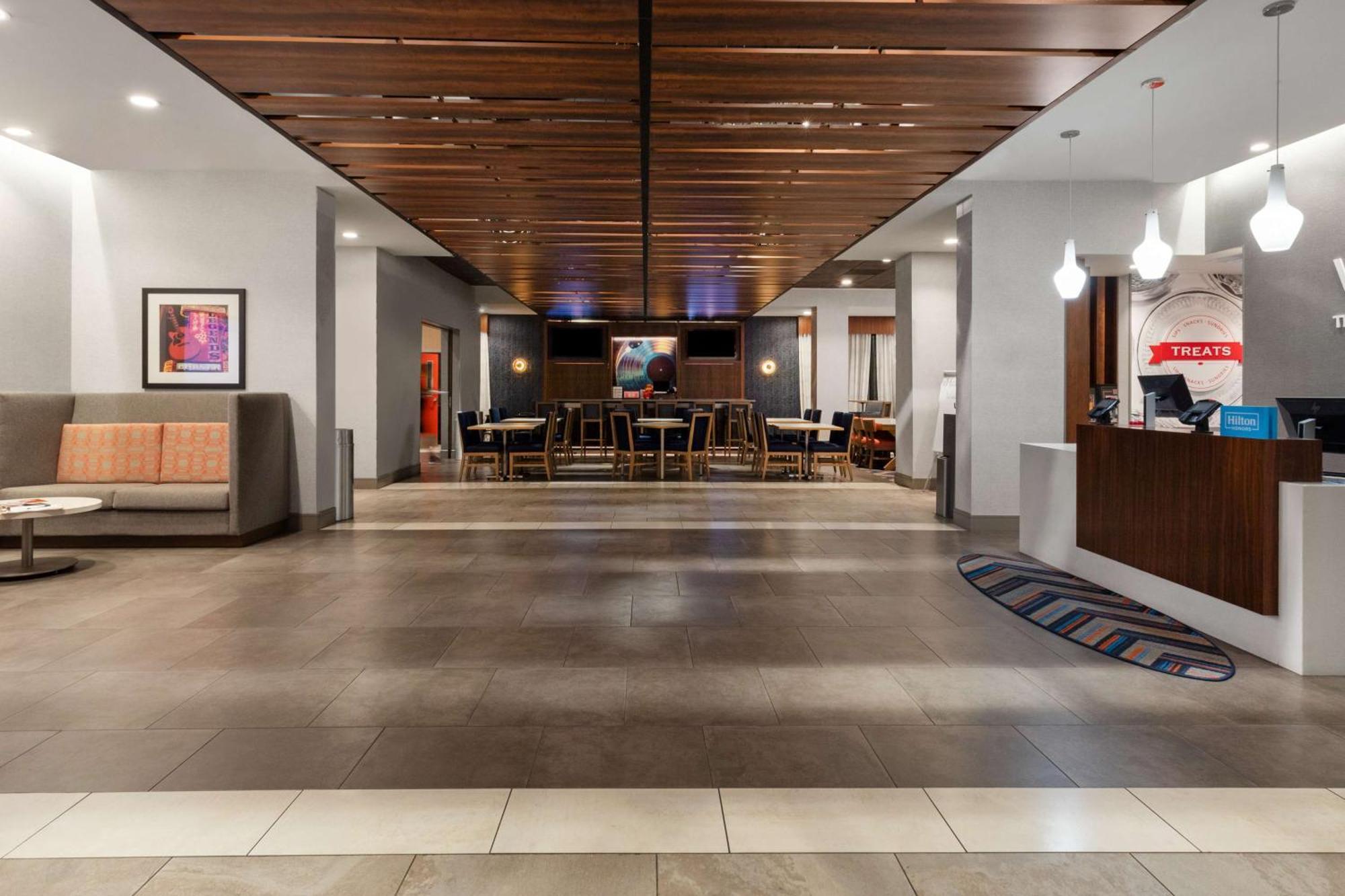Hampton Inn By Hilton Nashville Airport Century Place Eksteriør billede