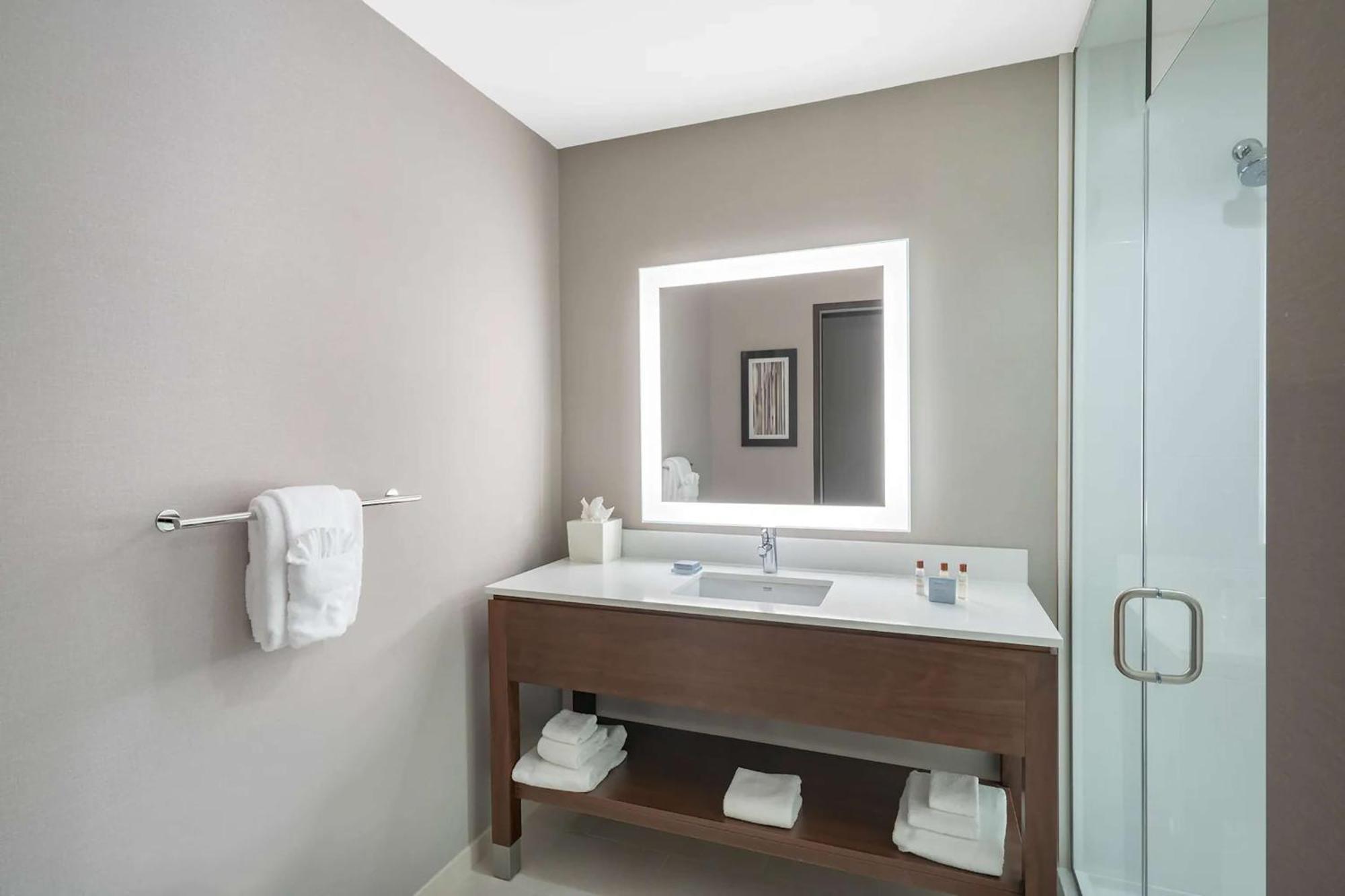 Hampton Inn By Hilton Nashville Airport Century Place Eksteriør billede
