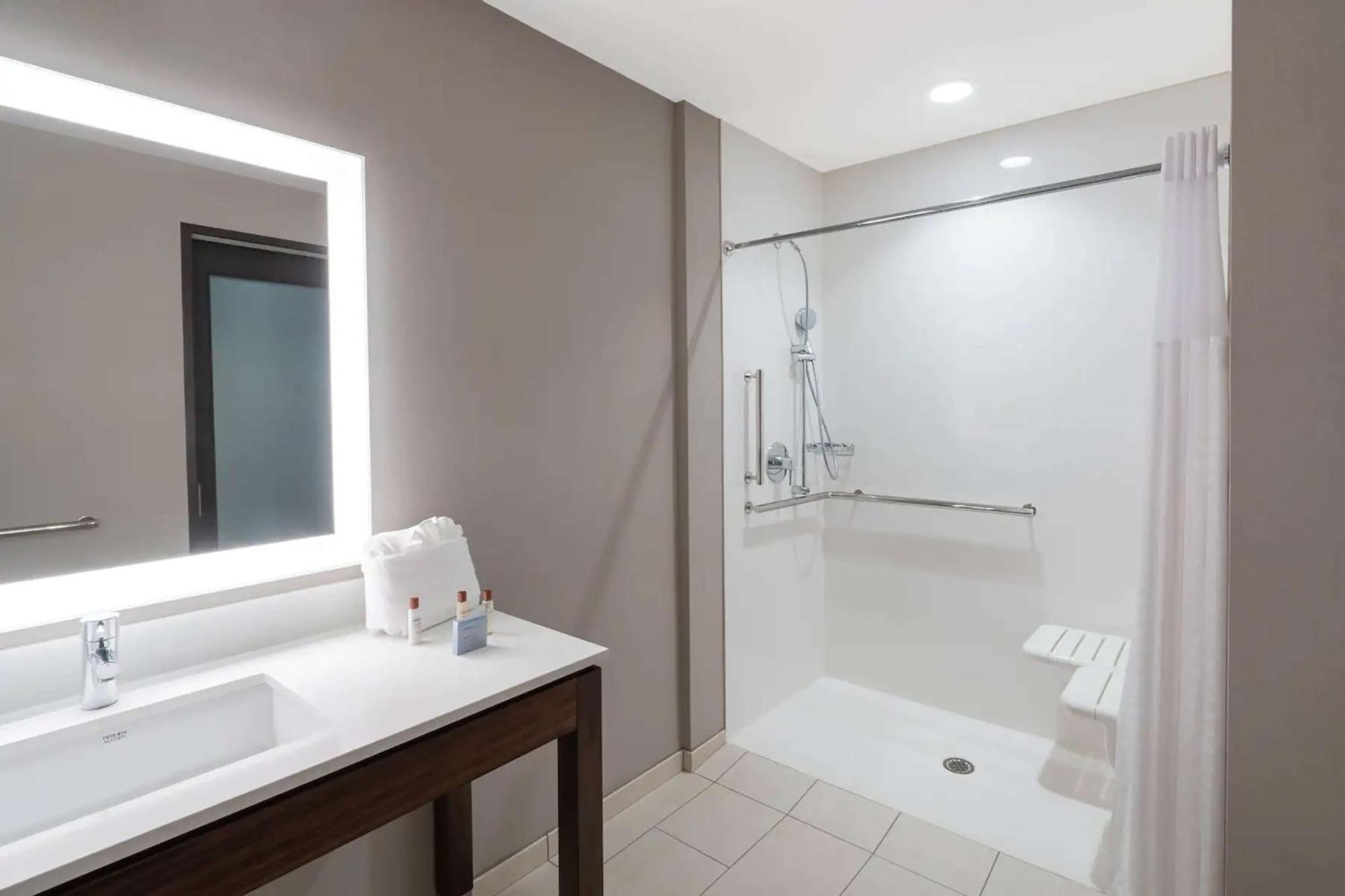 Hampton Inn By Hilton Nashville Airport Century Place Eksteriør billede