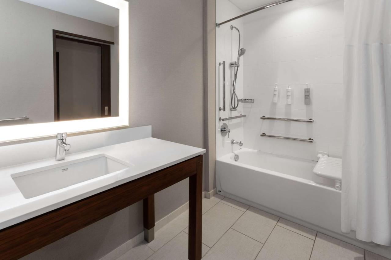 Hampton Inn By Hilton Nashville Airport Century Place Eksteriør billede